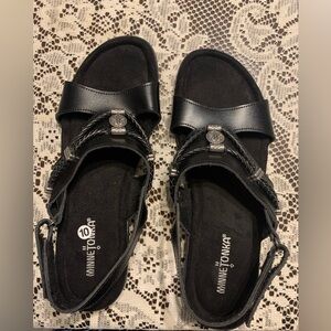 New Women's Minnetonka Silvie Slingback Sandals Size 10.